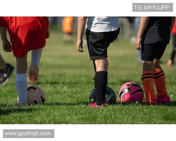 上海足球队耐力解析:从训练到比赛的全方位探讨与提升 上海足球队耐力解析:从训练到比赛的全方位探讨与提升